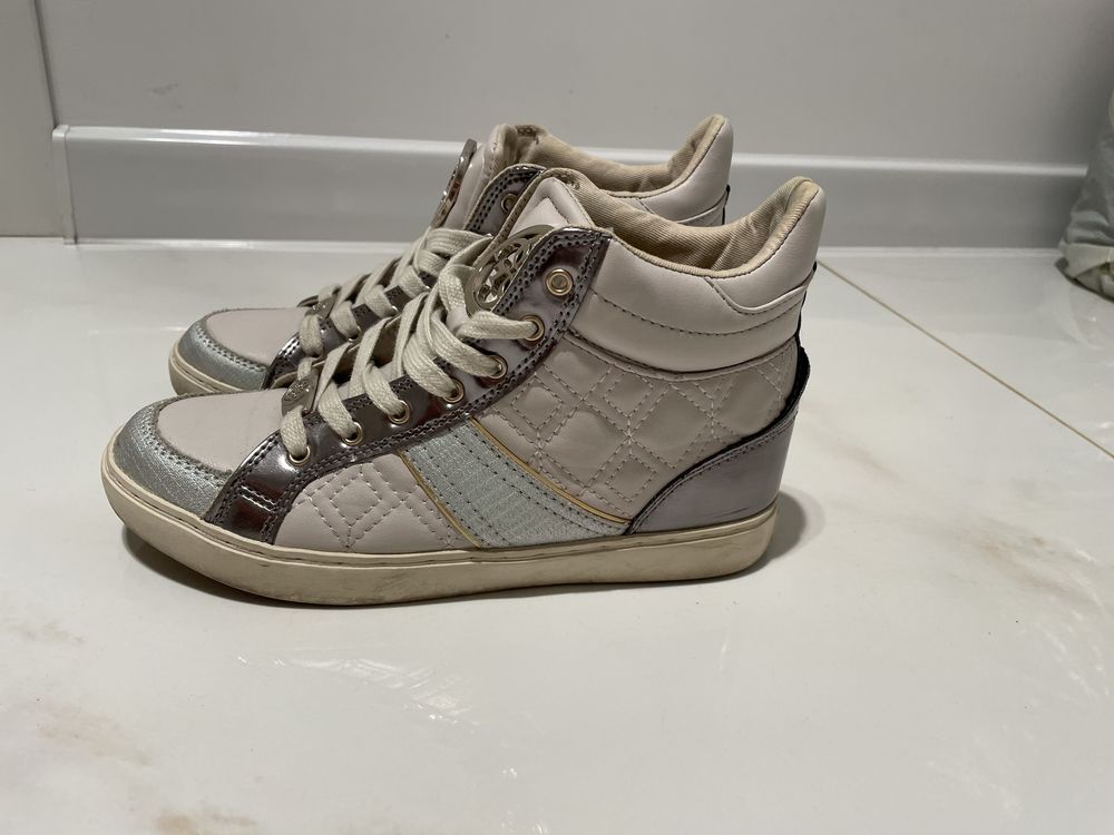 Дамсми кецове Guess