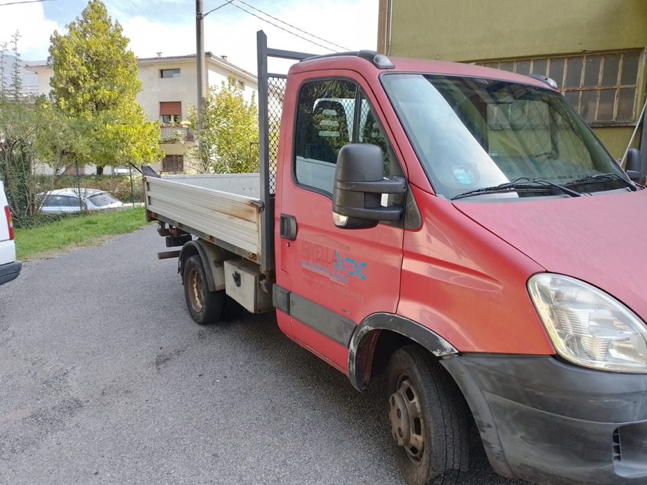 Vând iveco basculabil an 2007