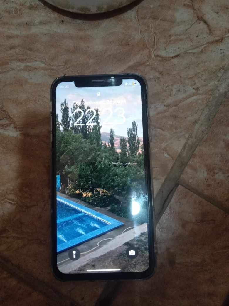 Iphone x sotladi