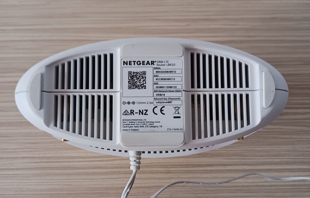 Router 4G+ cat. 18 Netgear Orbi LBR20 cu SIM Modem WiFi Hotspot Liber