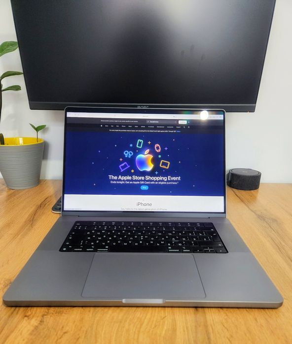 MacBook Pro 16" (2021) • M1 Pro • 16 GB