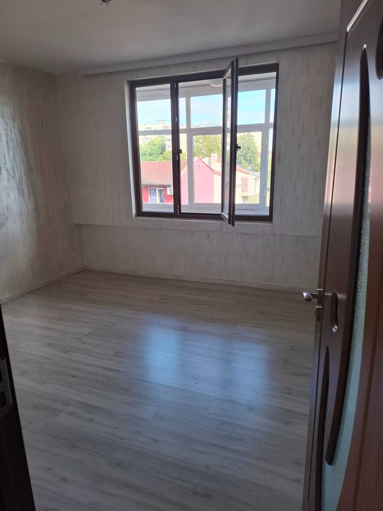 Продава се Двустаен апартамент в Ямбол, Георги Бенковски - 64 кв.м за 678 €/кв.м - Снимка #7