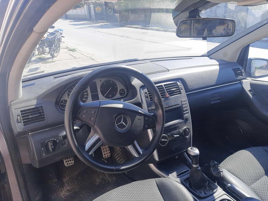 Продавам семейния Мерцедес B200