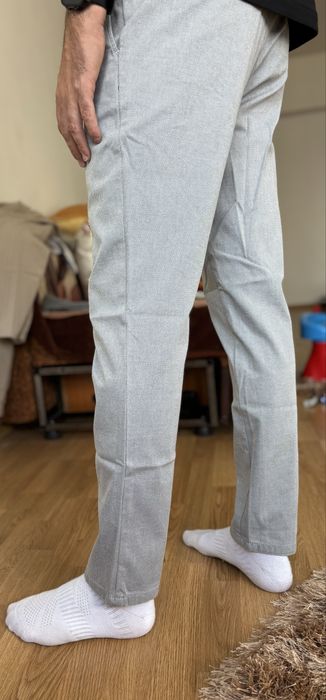 Pantaloni de bărbați gri – casual/smart-casual
