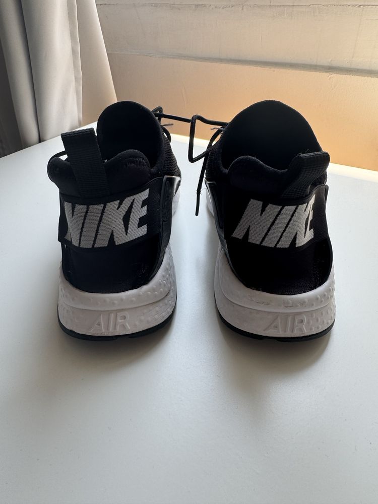 Nike Huarache Air (37.5)