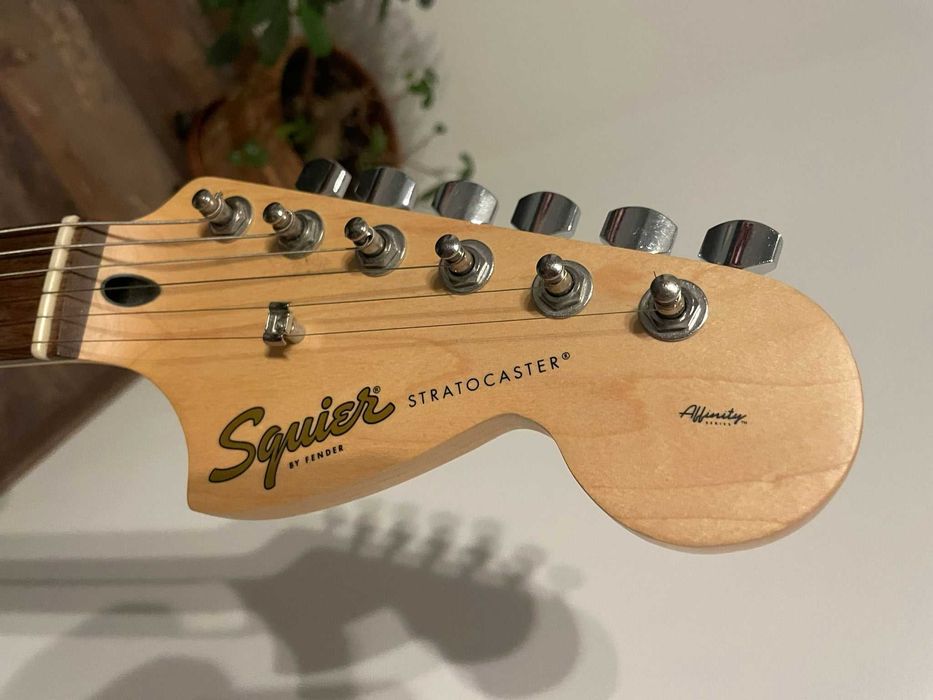 Vand Fender Mustang LT25 si Chitara Squier Stratocaster