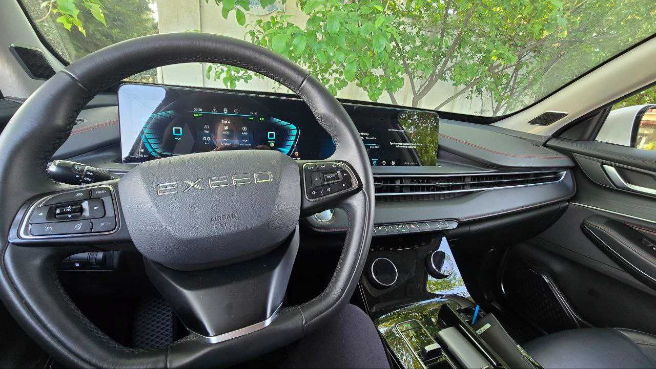 Продается машина Exeed TXL гибрид 2022 года автомобиль