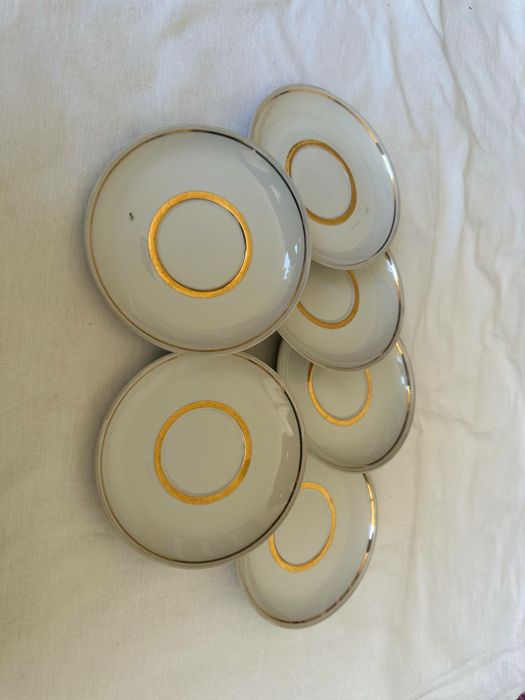 Stakan,vaza va tarelkalar va boshqa oshxona buyumlari