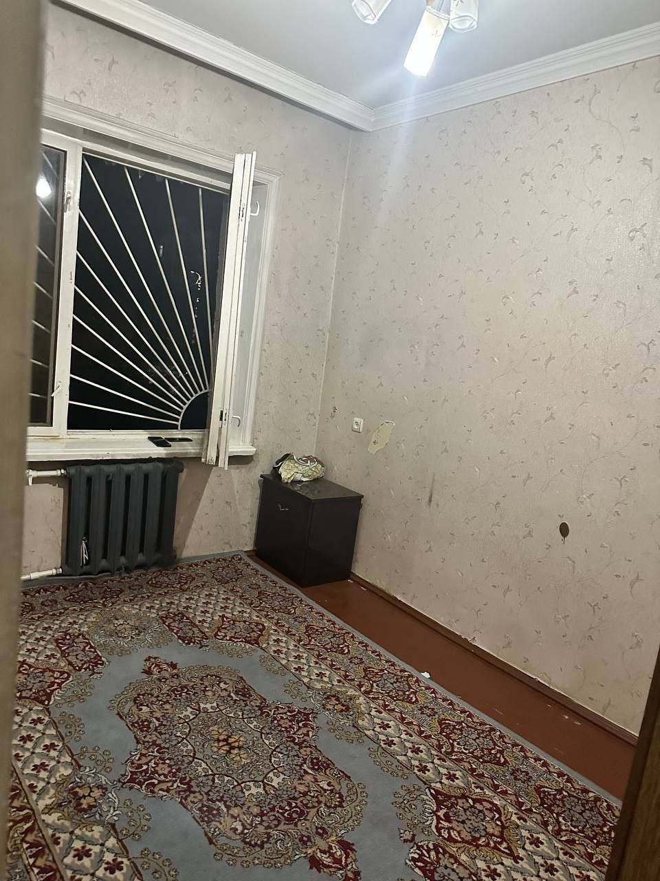 Bollaga sheriklika Tinchlik metroni oldida 2 ta bola kk