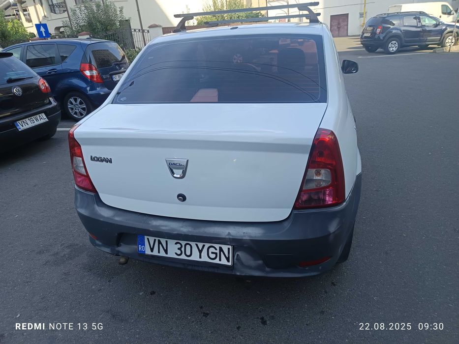 Vând Dacia Logan