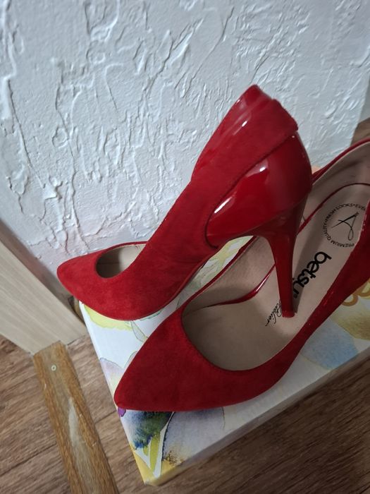 Продам женские туфли !