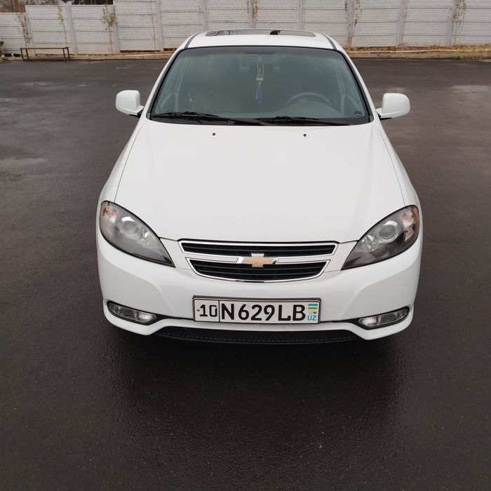 Gentra 3 poz srochna sotiladi