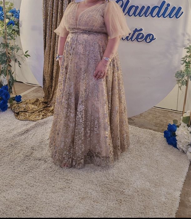 Rochie eleganta, purtata ca nasa