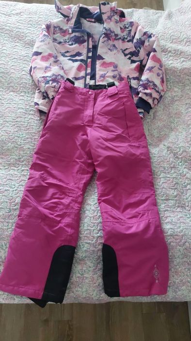 Продава се детски ски комплект 122-128