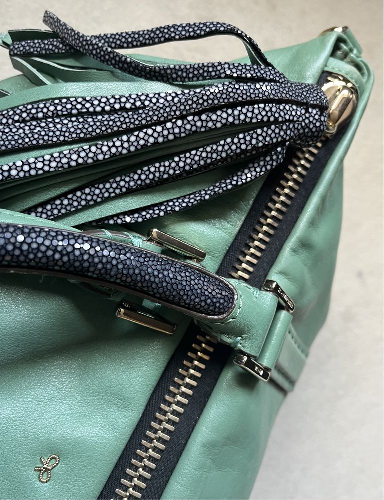 Дамска чанта ANYA HINDMARCH отестествена кожа.