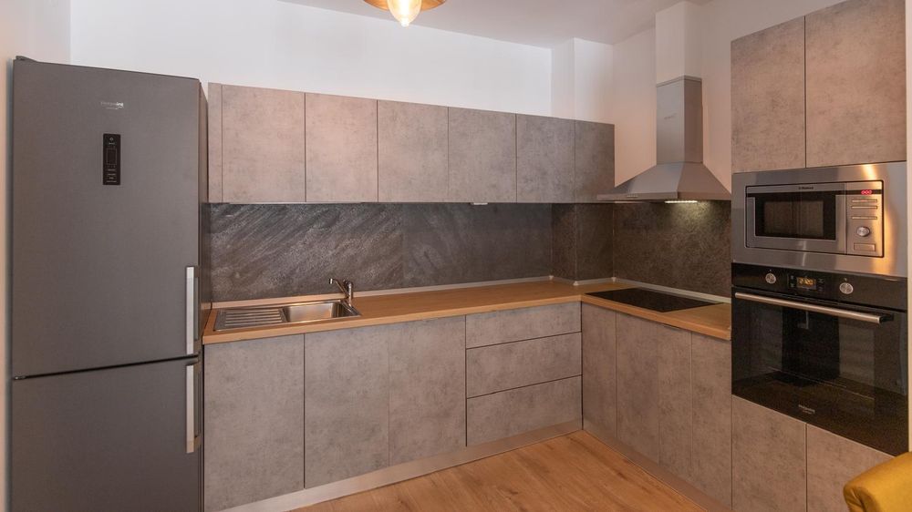 Închiriez apartament 2 camere la Tampa Garden Residence