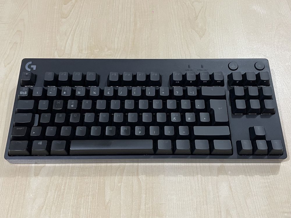 Tastatură mecanică de Gaming Logitech G PRO, iluminată RGB, impecabilă