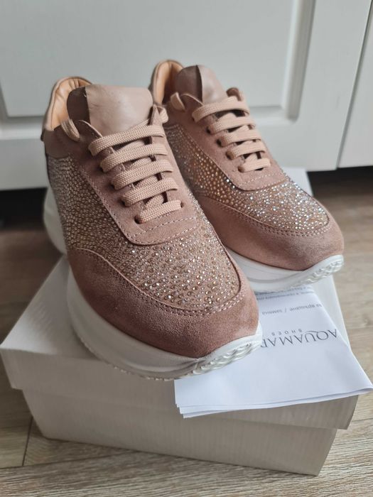 AQUAMARINE естествен велур и инкрустации.