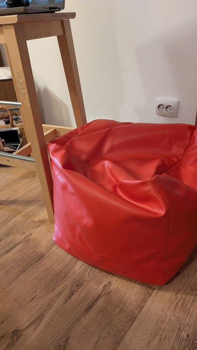 Puf Rosu paralelipiped