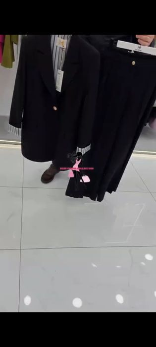 Maxmara turetskiy ayollar kostyum shimi sotiladi. Razmer 38..