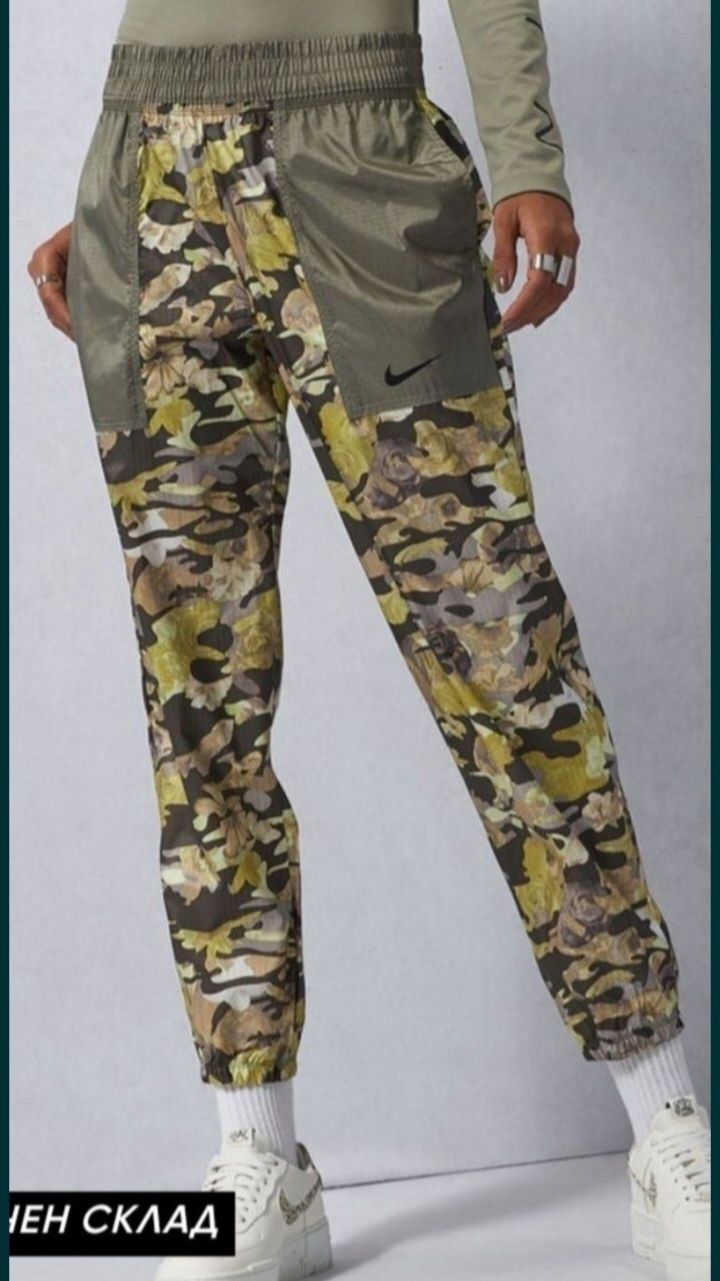 Nike Sportswear Floral Camo Joggers S