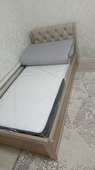 Kravat i shkaf sotiladi sroʻchniy