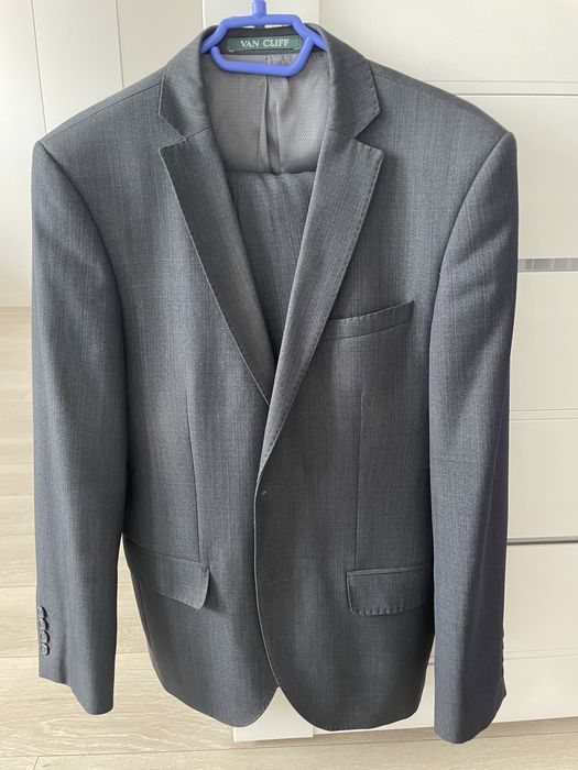 Продам брючный костюм 46(М) размера