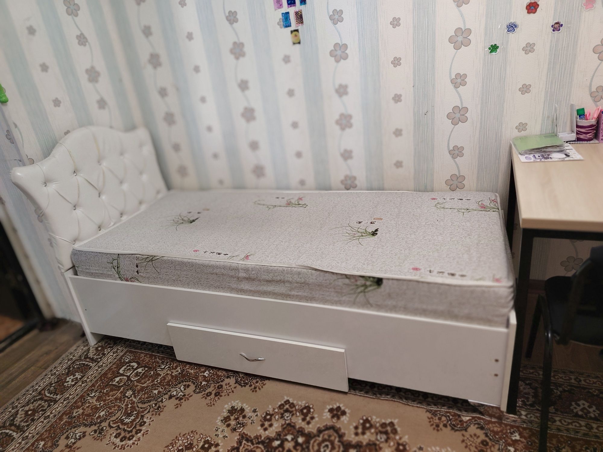 Продаётся кровать 2*90