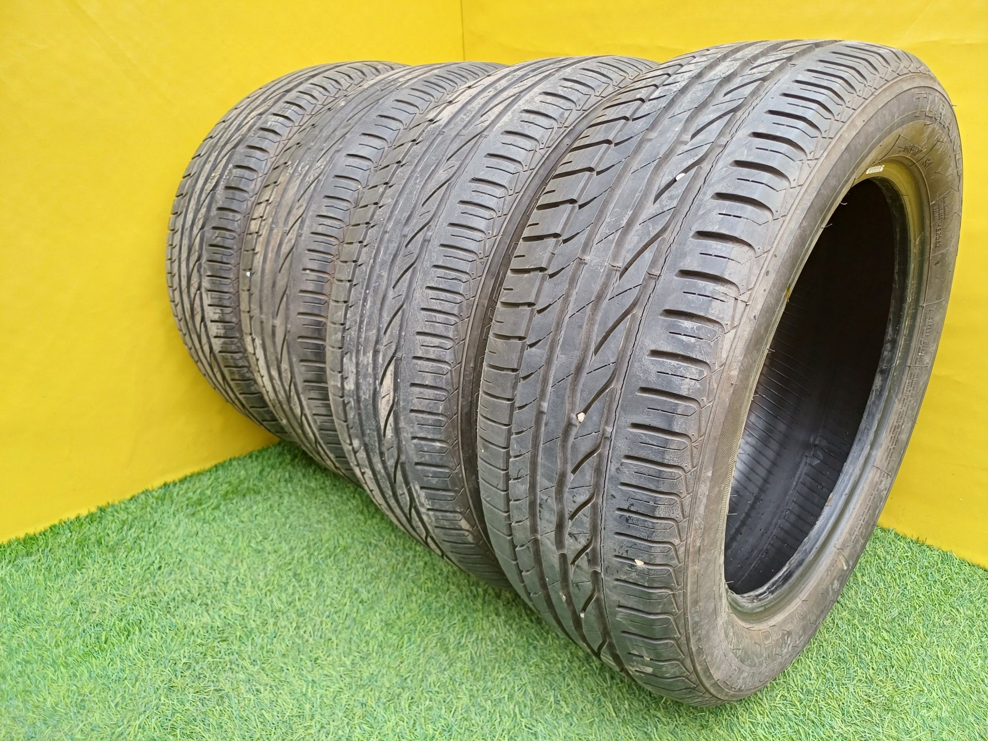 Шины 215/55 R17 Bridgestone комплект.