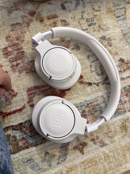 Наушник JBL оригинал, продам срочно нужны деньги