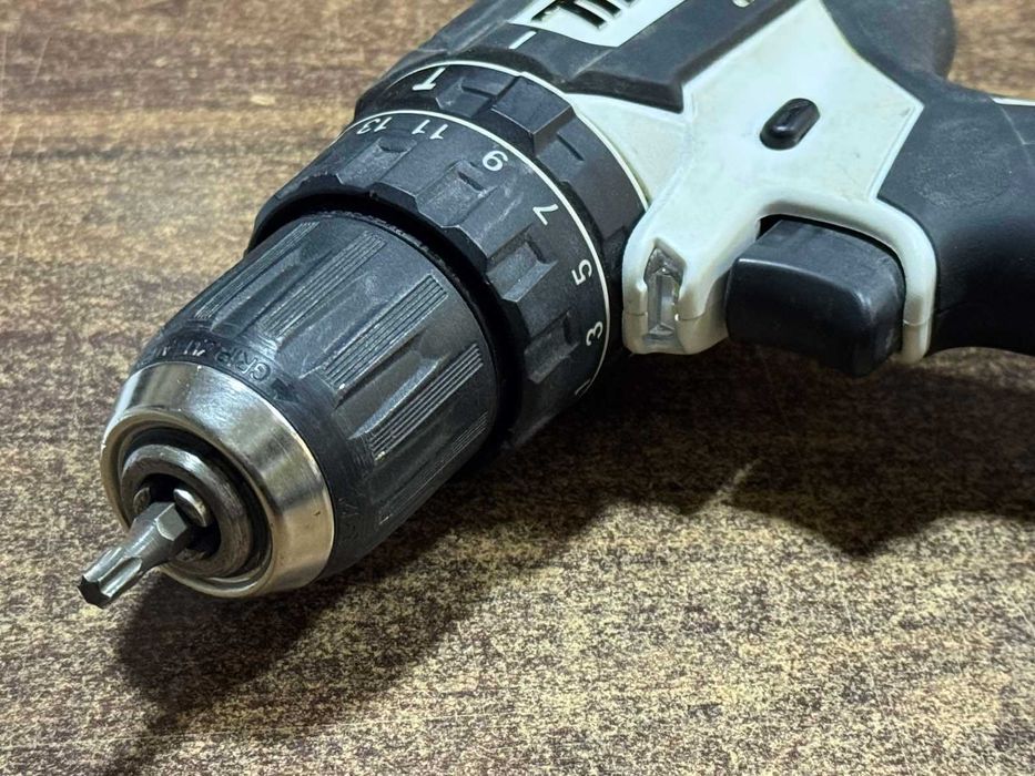 Продавам комплект Makita – винтоверт + батерия + зарядно