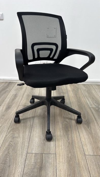 Офисное кресло в отличном состоянии