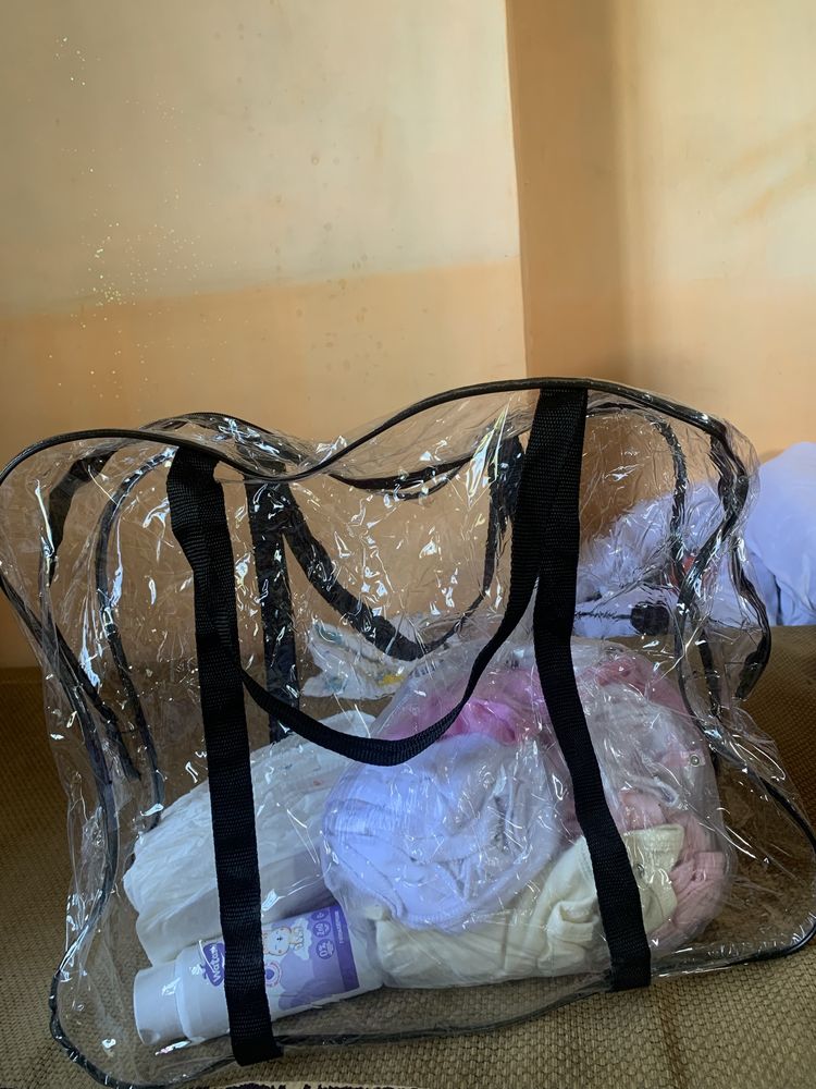 прозрачная сумка в роддом с детскими вещами