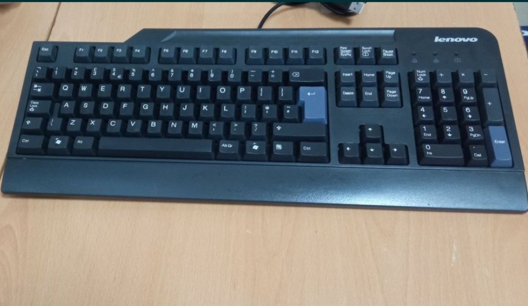 Vand Tastatura HP cu fir si mufa USB,