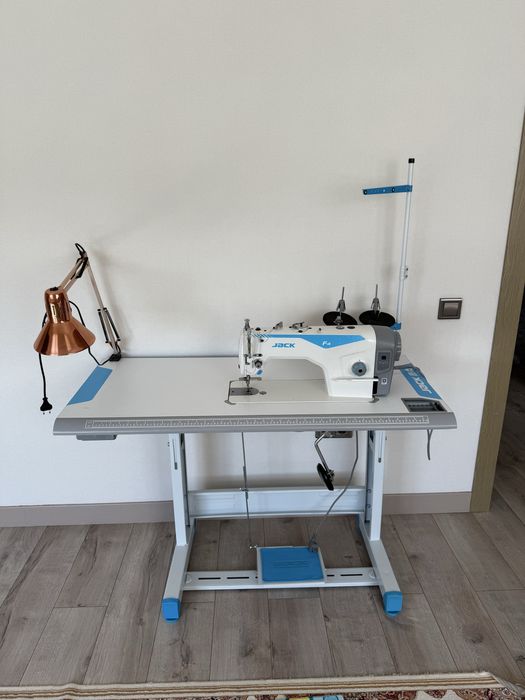 Швейная машинка для средних и тяжелых тканей jack f4