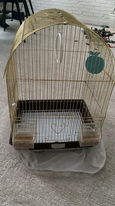 Продаю клетку для птиц и комлект