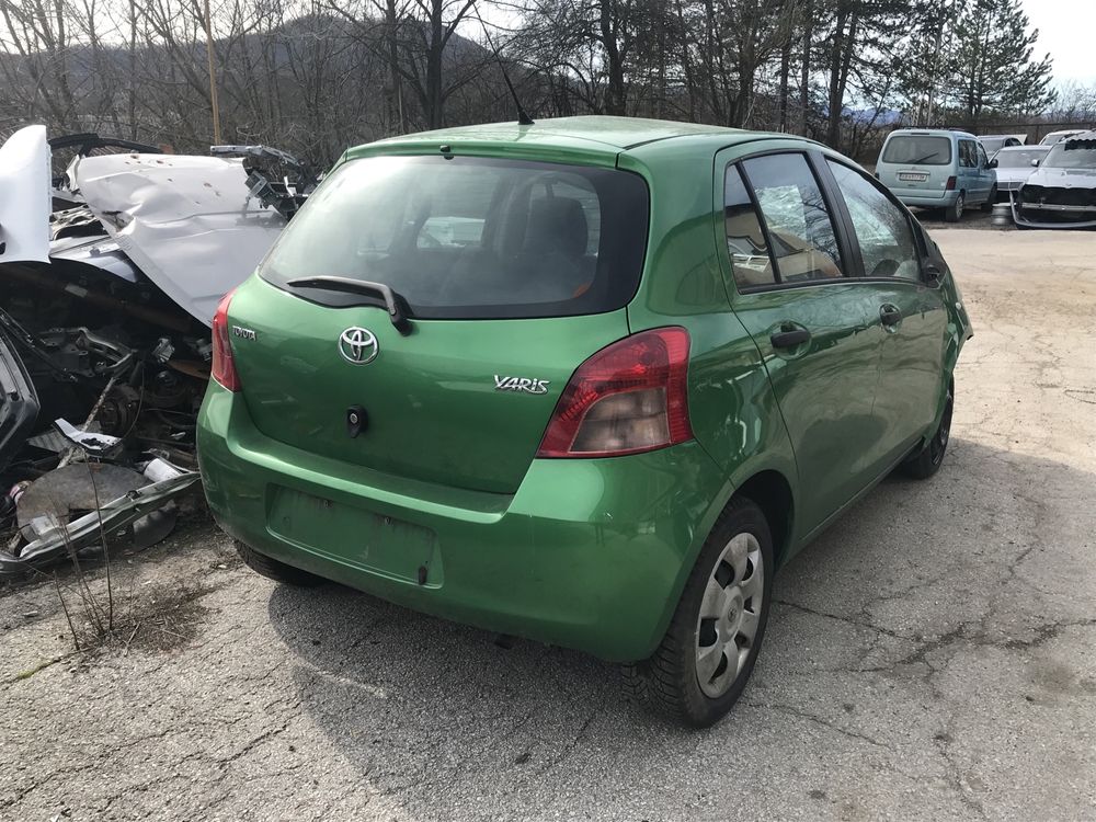 Toyota Yaris 1.0i 2008г на части