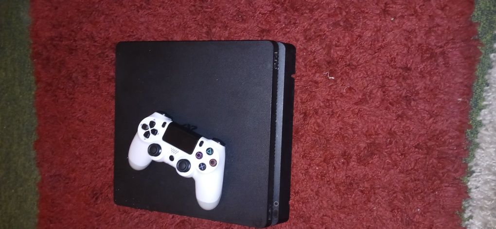 Văd ps4 670lei  foarte bun