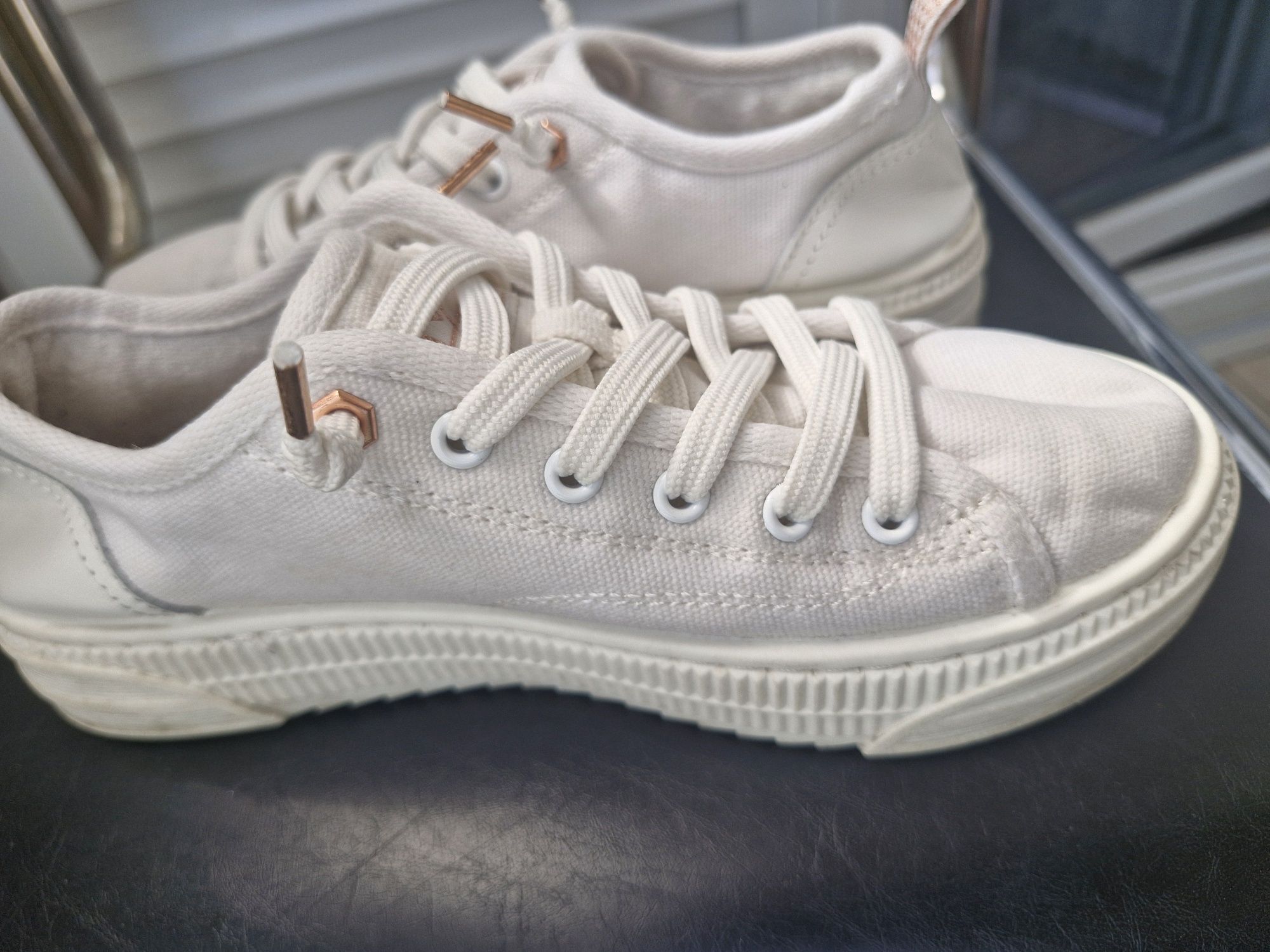 Бели кецове Sketchers bob