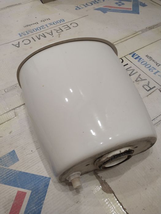 Продам Бочонок для унитаза в (отличном состоянии)!!