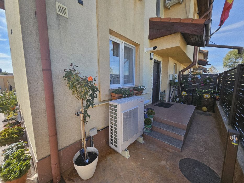 Casa de vanzare in Roua panouri solare si pompa de caldura