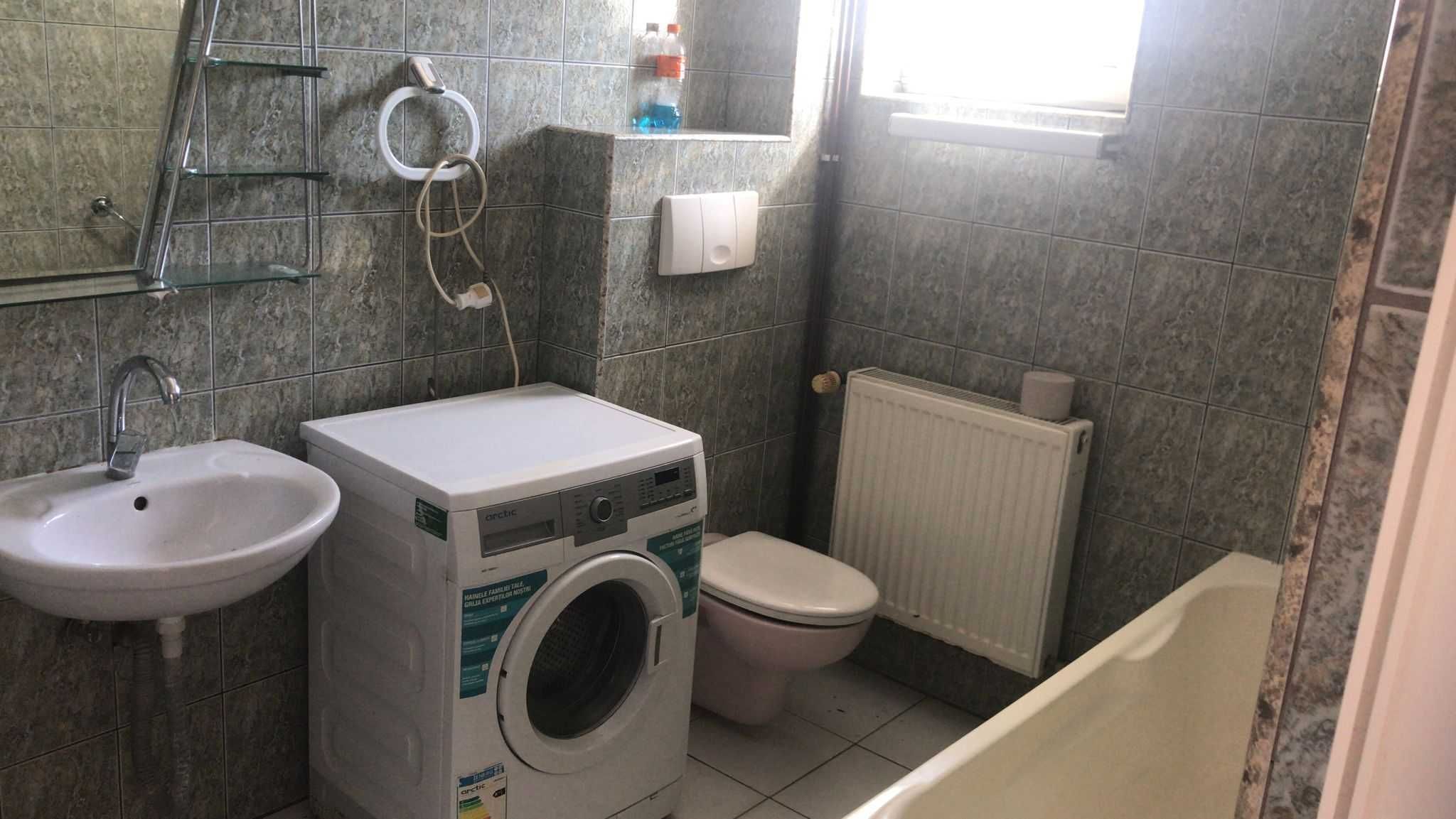apartament 2 camere plus dependinte, in imobil casa la curte