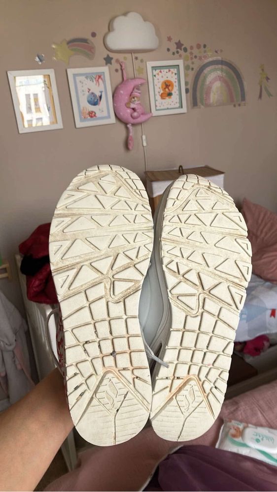 Sketchers маратонки 38 номер червени сърца