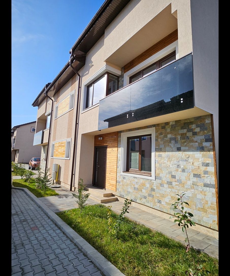 Casa de vanzare "la cheia'  în regim duplex