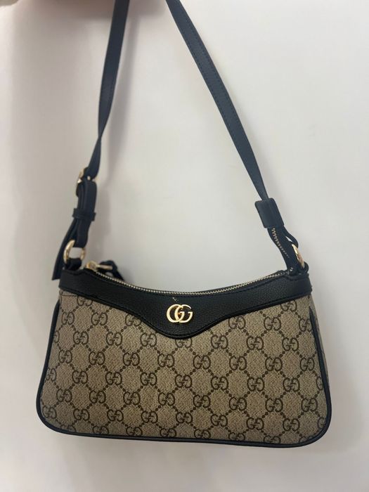 Genți noi Gucci, calitate premium