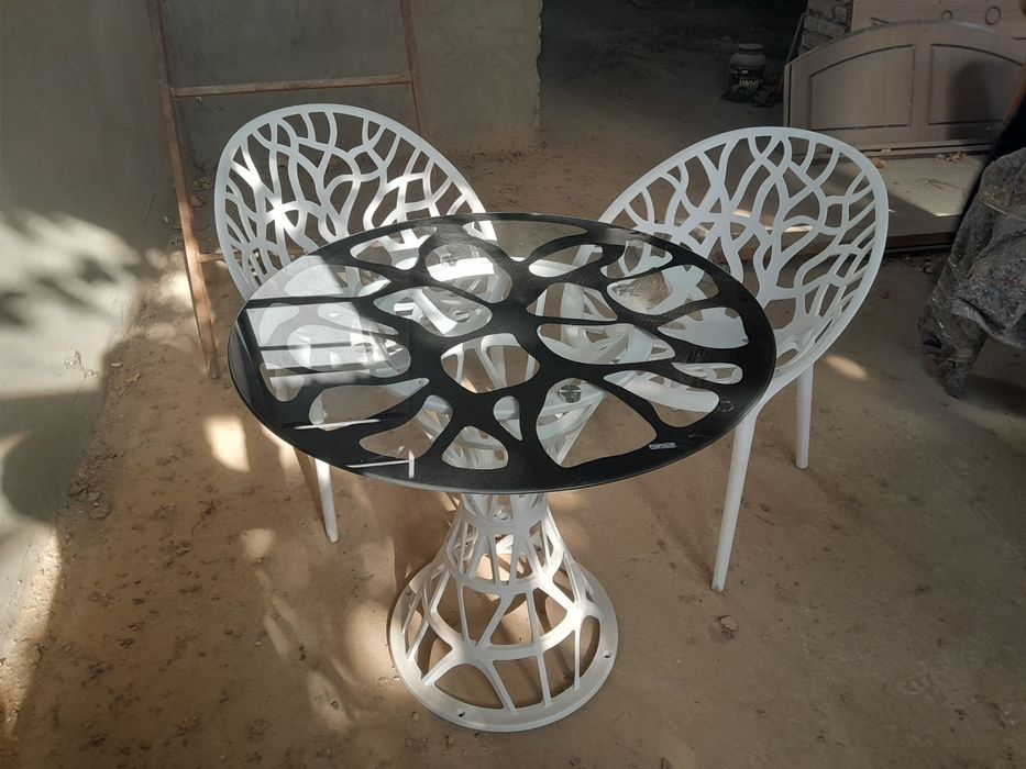 Stol stul yangi ishlatilmagan karopkada