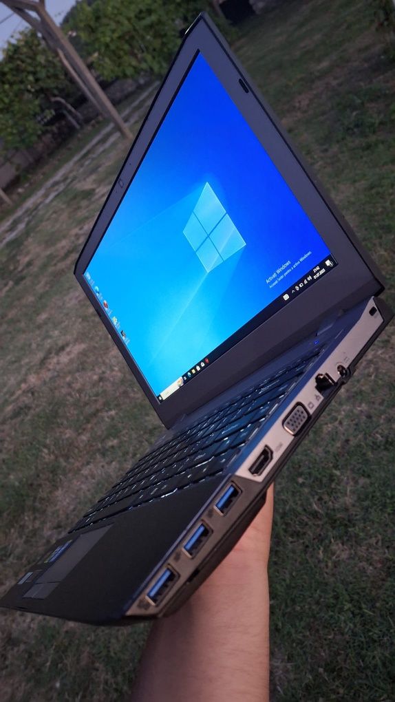 Vând laptop Clevo Sager W230ST