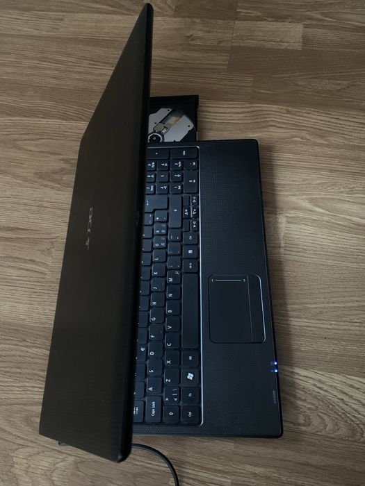 Laptop Acer display 15,6 led,6gb ram,500gb memorie,cu incarcator.