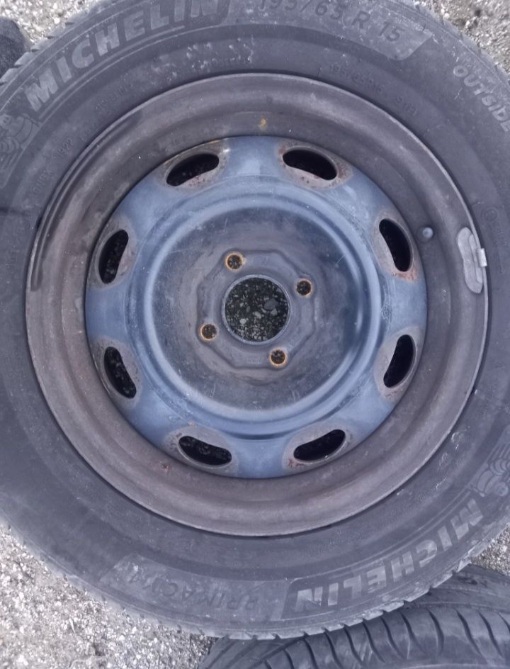 4 броя гуми  michelin 1922 с джанти 195 65 15