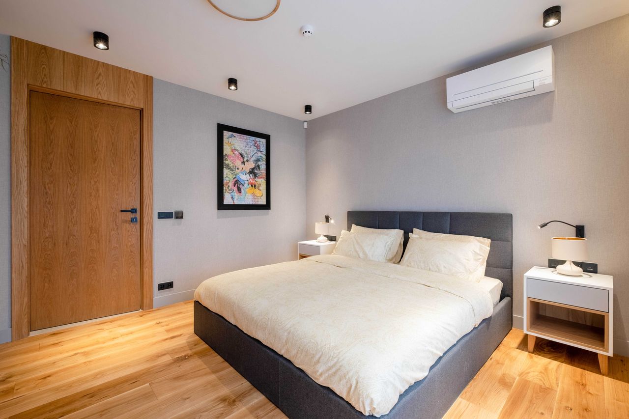 Продава се Къща в София, Център - 460 кв.м за 2714 €/кв.м - Снимка #8